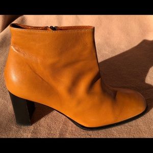 EL CABOLLO made in SPAIN Camel leather booties